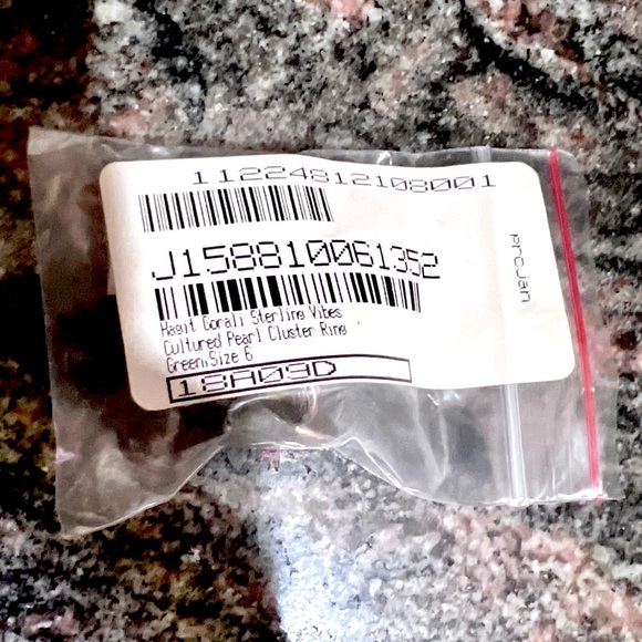 HG Sterling Vibes Clustered Pearl Ring - Picture 5 of 5